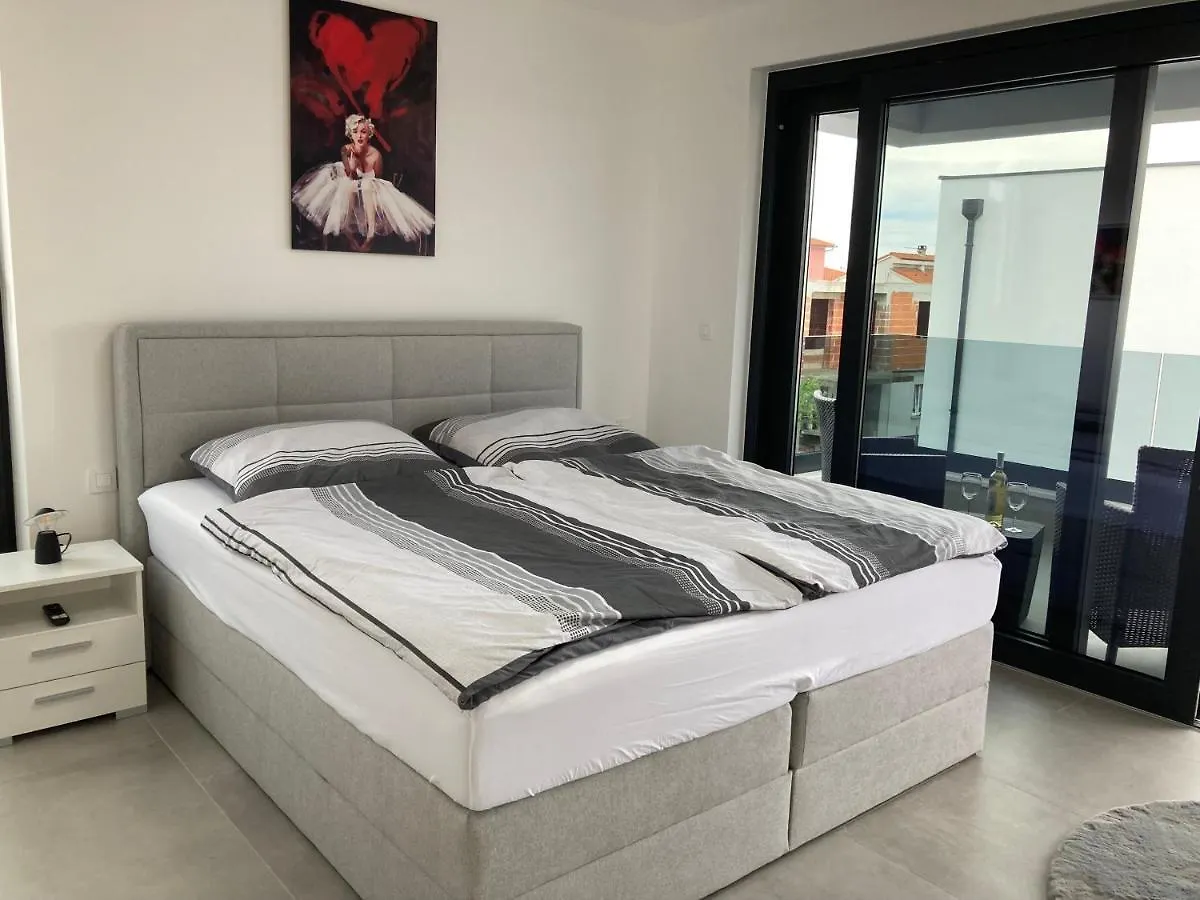 Villa Lura In Pula Mit Pool Croatia